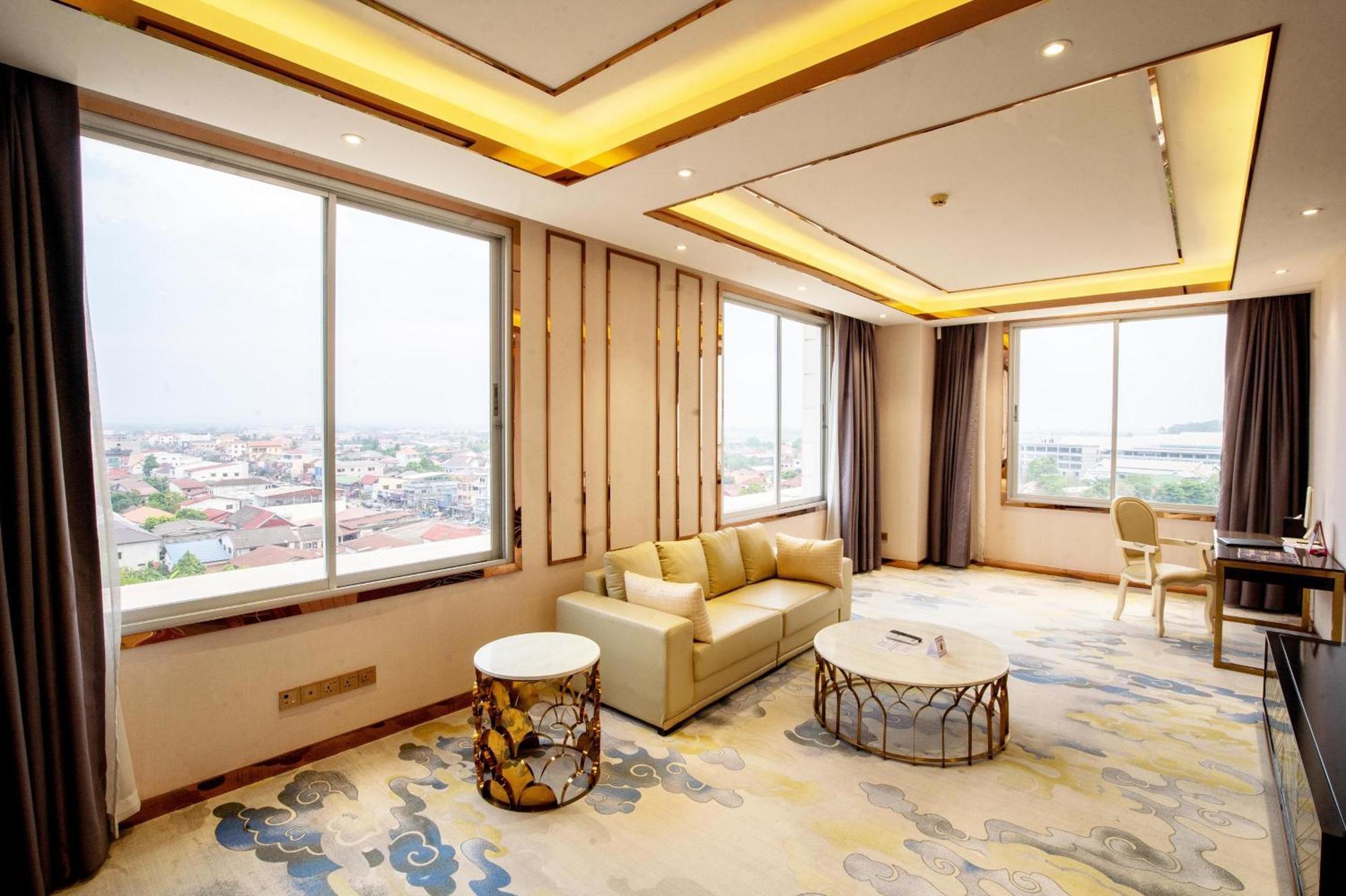 St Hotel Wattay Airport 万象 外观 照片